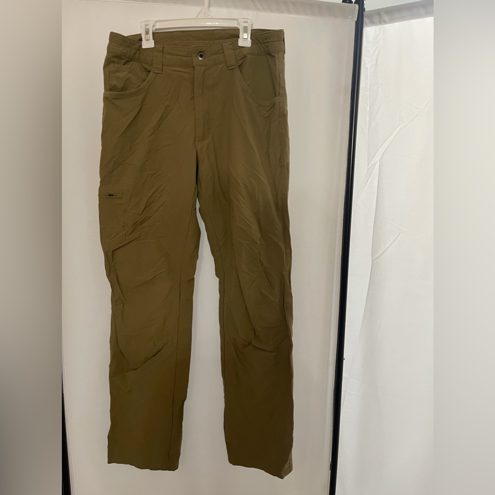 Like new authentic MENS Patagonia pants
